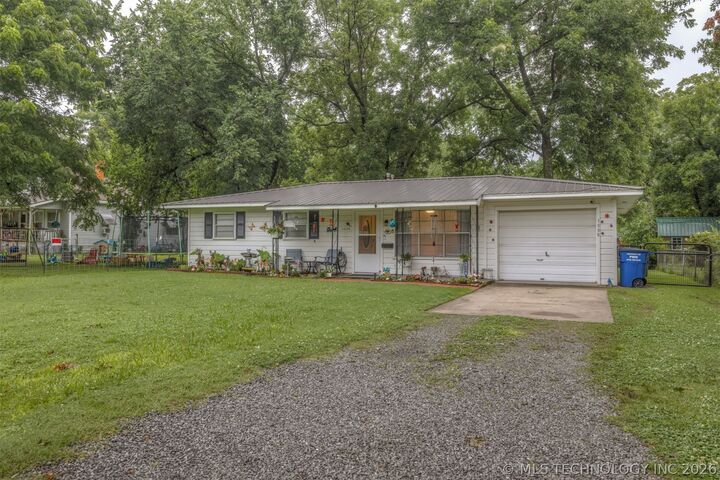 Property Photo:  1006 SE 12th Street  OK 74467 