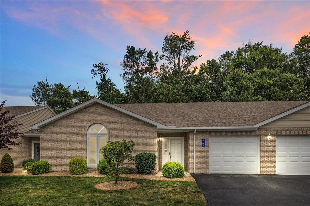Property Photo:  565 Sunview Cir  PA 15650 