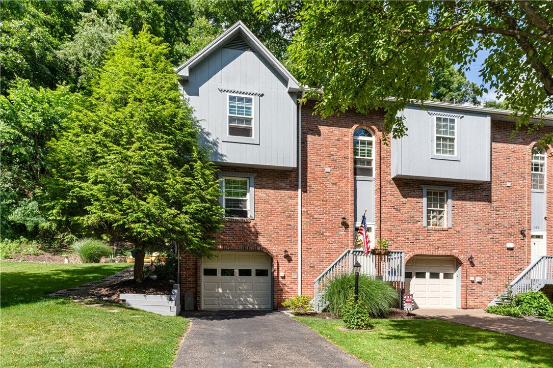 Property Photo: 162 Old English Rd PA 15237