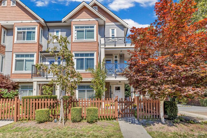 12091 70 Avenue 7 — photo 1