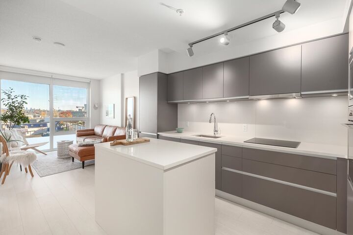Property Photo:  180 E 2nd Avenue 513  BC V5T 0K4 