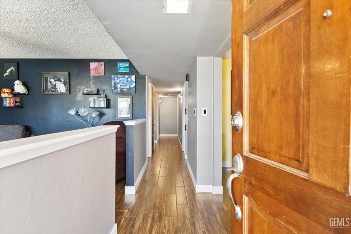 Property Photo:  6621 Vancouver Drive  CA 93309 
