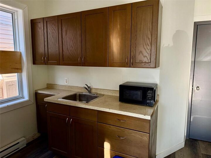 Property Photo:  651 Flora Avenue  MB R2W 2S4 