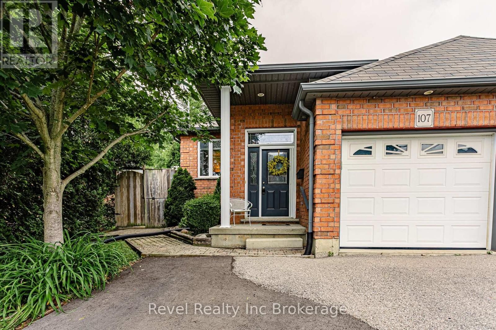 Property Photo:  107 King Street East  ON N5C 1G8 