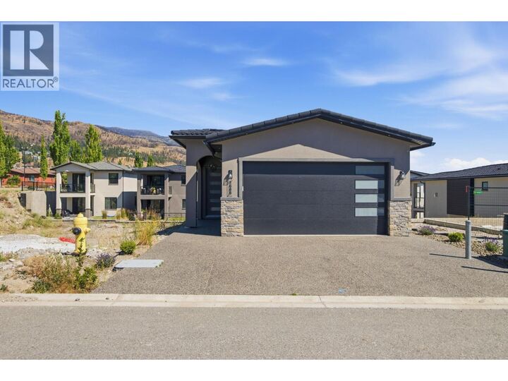 1686 Harbour View Crescent — photo 1