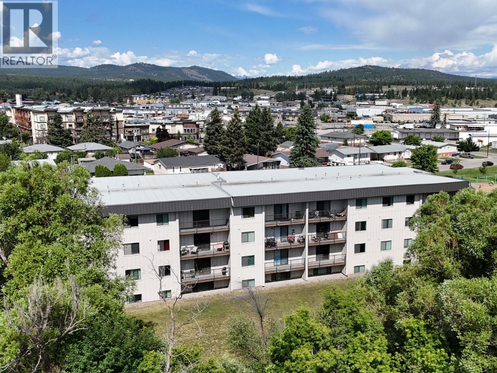 Property Photo: 606 18th Avenue North 104 BC V1C 5M1