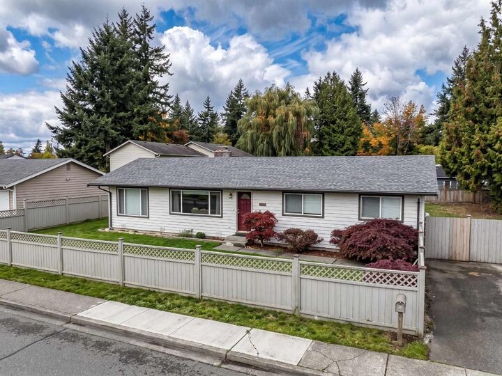 Property Photo:  2561 Ross Road  BC V4X 1J3 