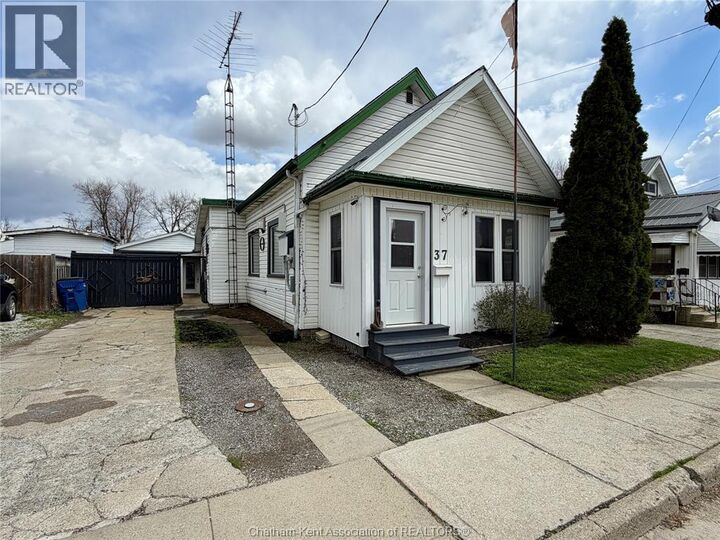 Property Photo:  37 Foster Street  ON N7M 4N4 