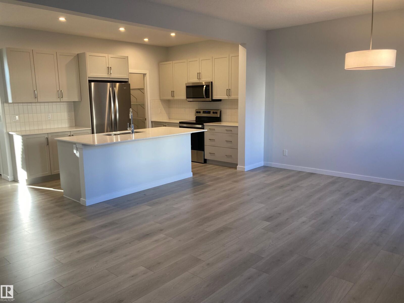 Property Photo:  22904 94 Avenue NW  AB T5T 3Y2 