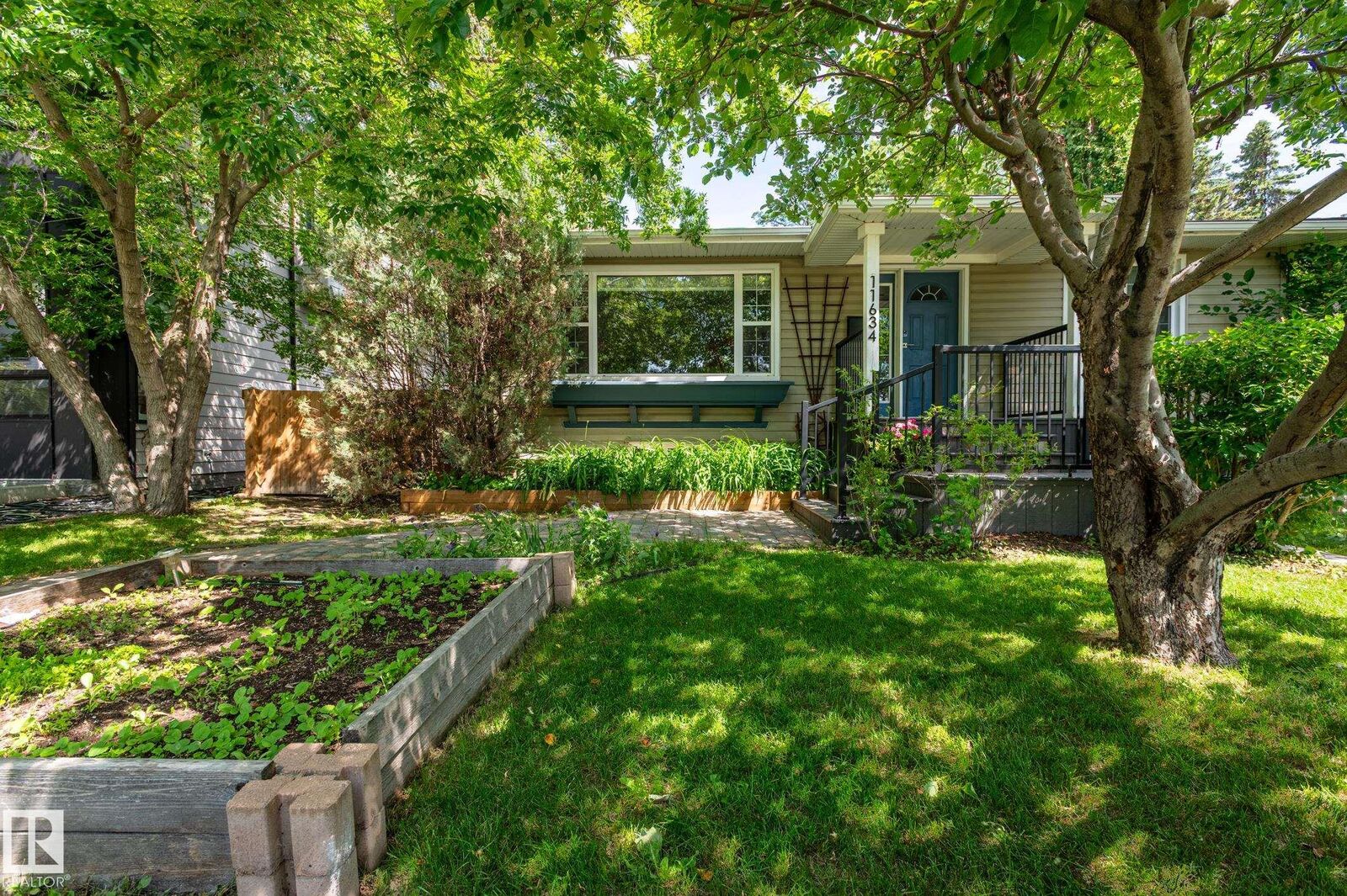 Property Photo:  11634 74 Avenue NW  AB T6G 0G2 