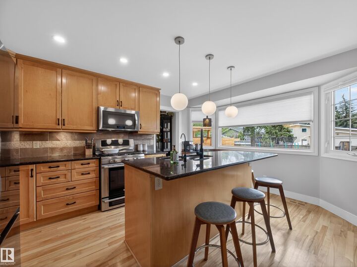 Property Photo:  4112 120 Street NW  AB T6J 1Y1 