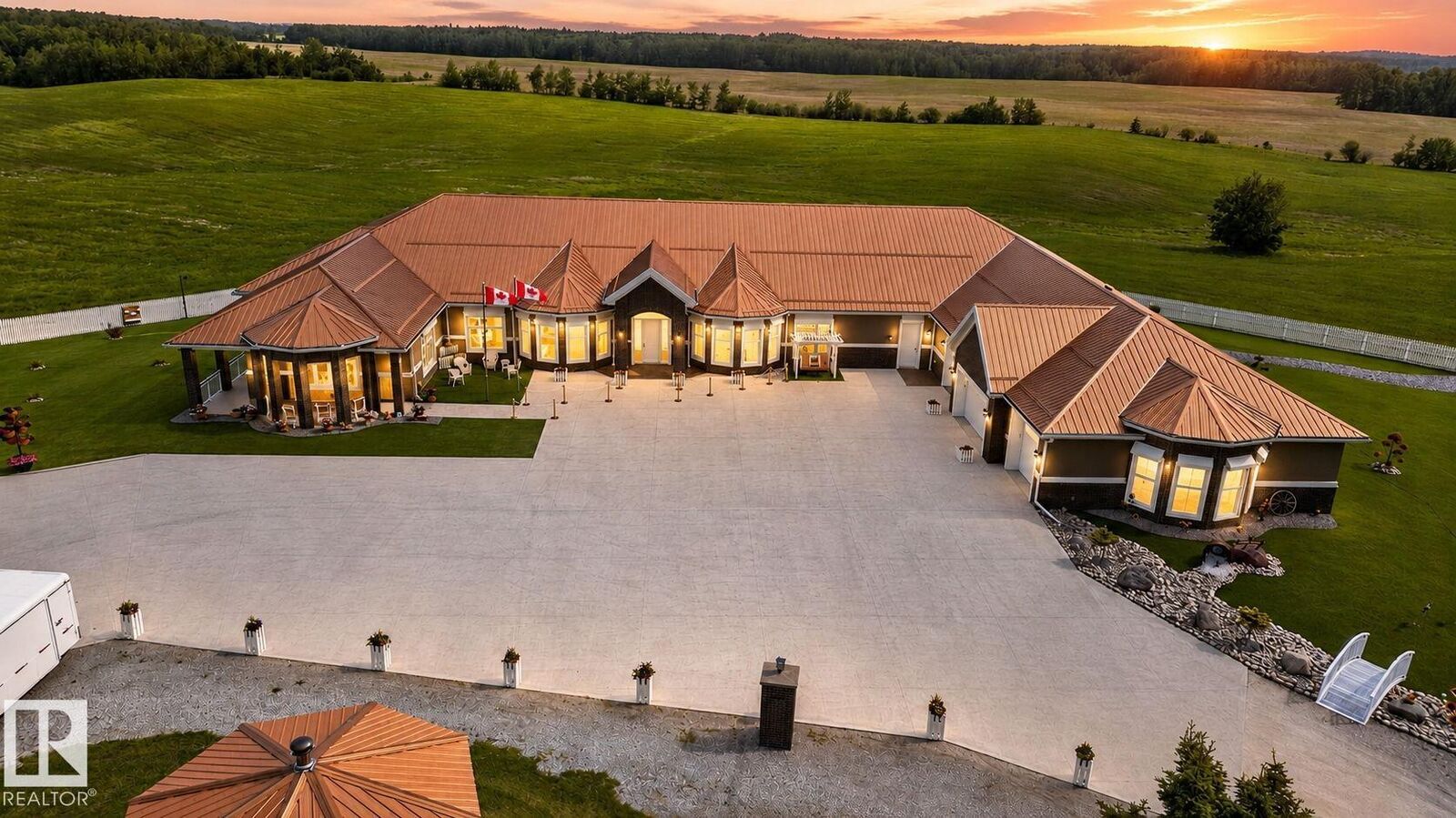 Property Photo:  55513 Range Road 14  AB T0E 1V0 