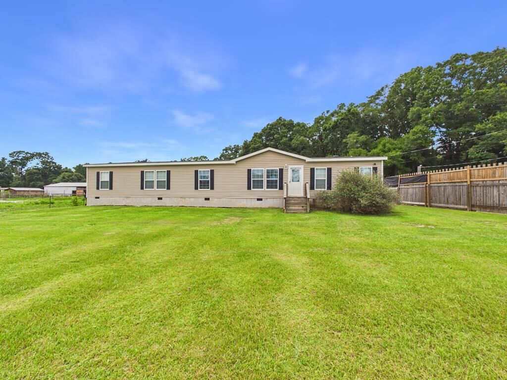 Property Photo: 73 Lakeview Drive AL 36871