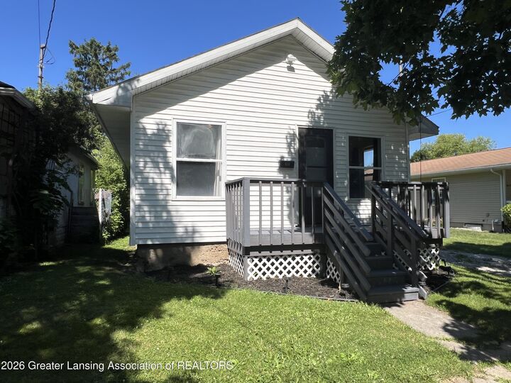 Property Photo: 616 S Fairview Avenue MI 48912