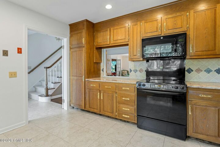 Property Photo:  527 W Lyon Farm Drive Unit 527  CT 06831 