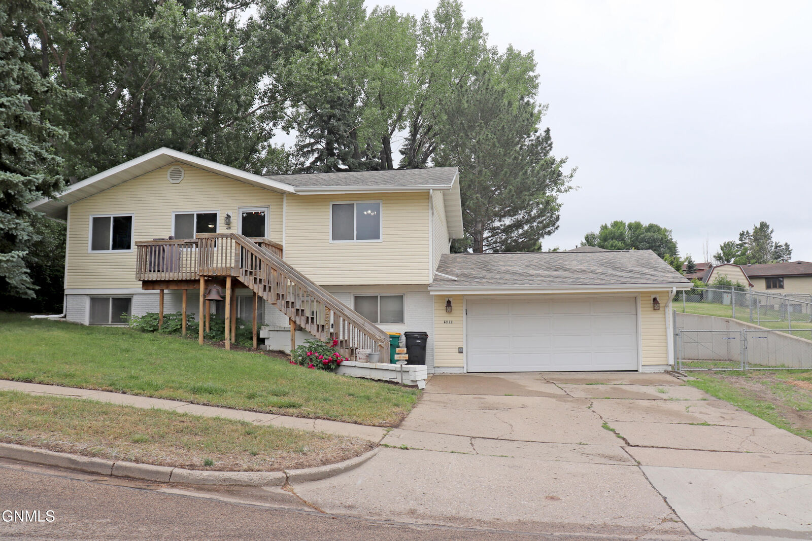 Property Photo:  2401 Boulevard Avenue  ND 58501 