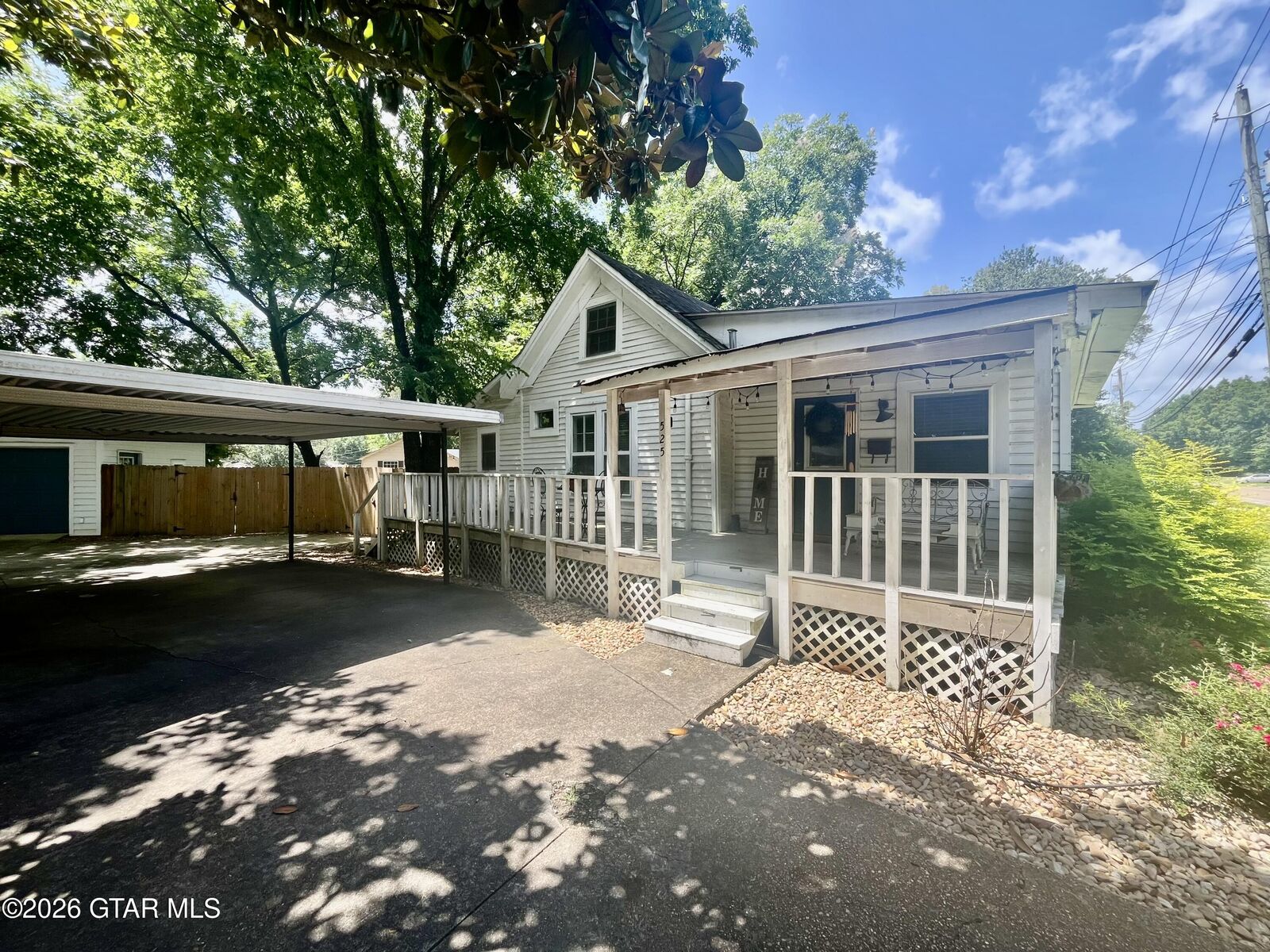 Property Photo:  525 Whitfield Street  MS 39759 