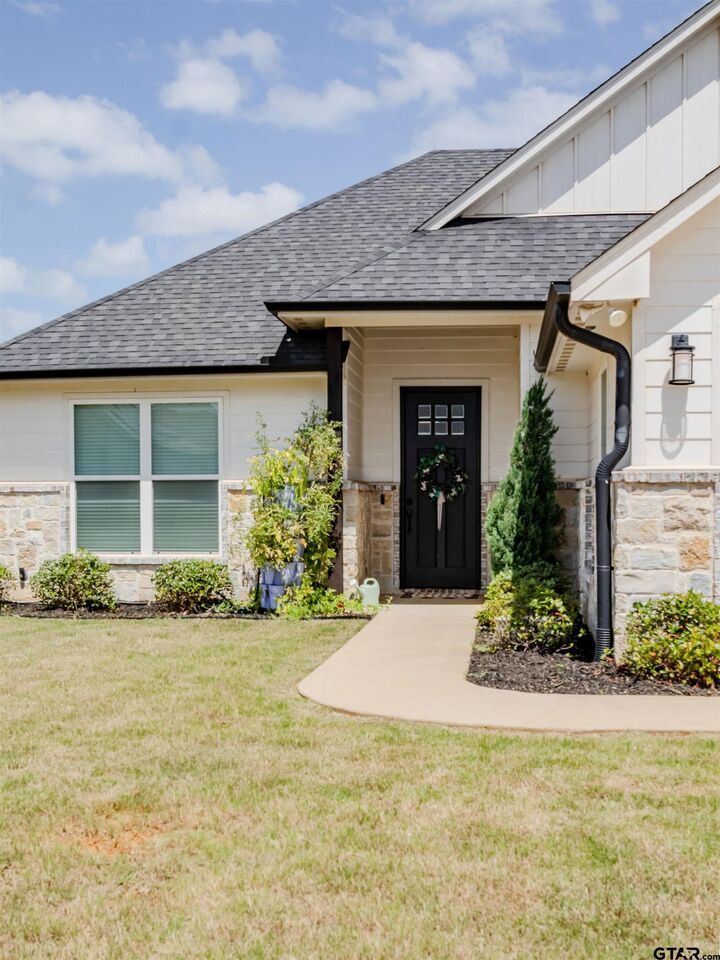 Property Photo:  811 Charlie  TX 75791 