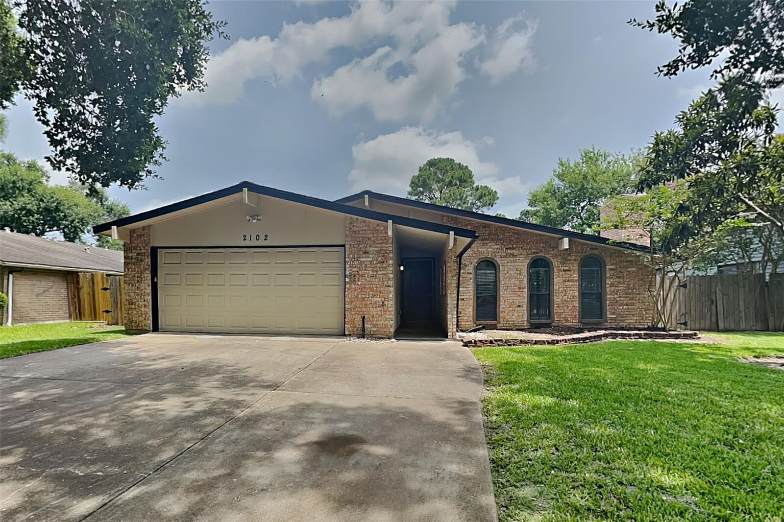 Property Photo:  2102 Turtle Creek Drive  TX 77459 