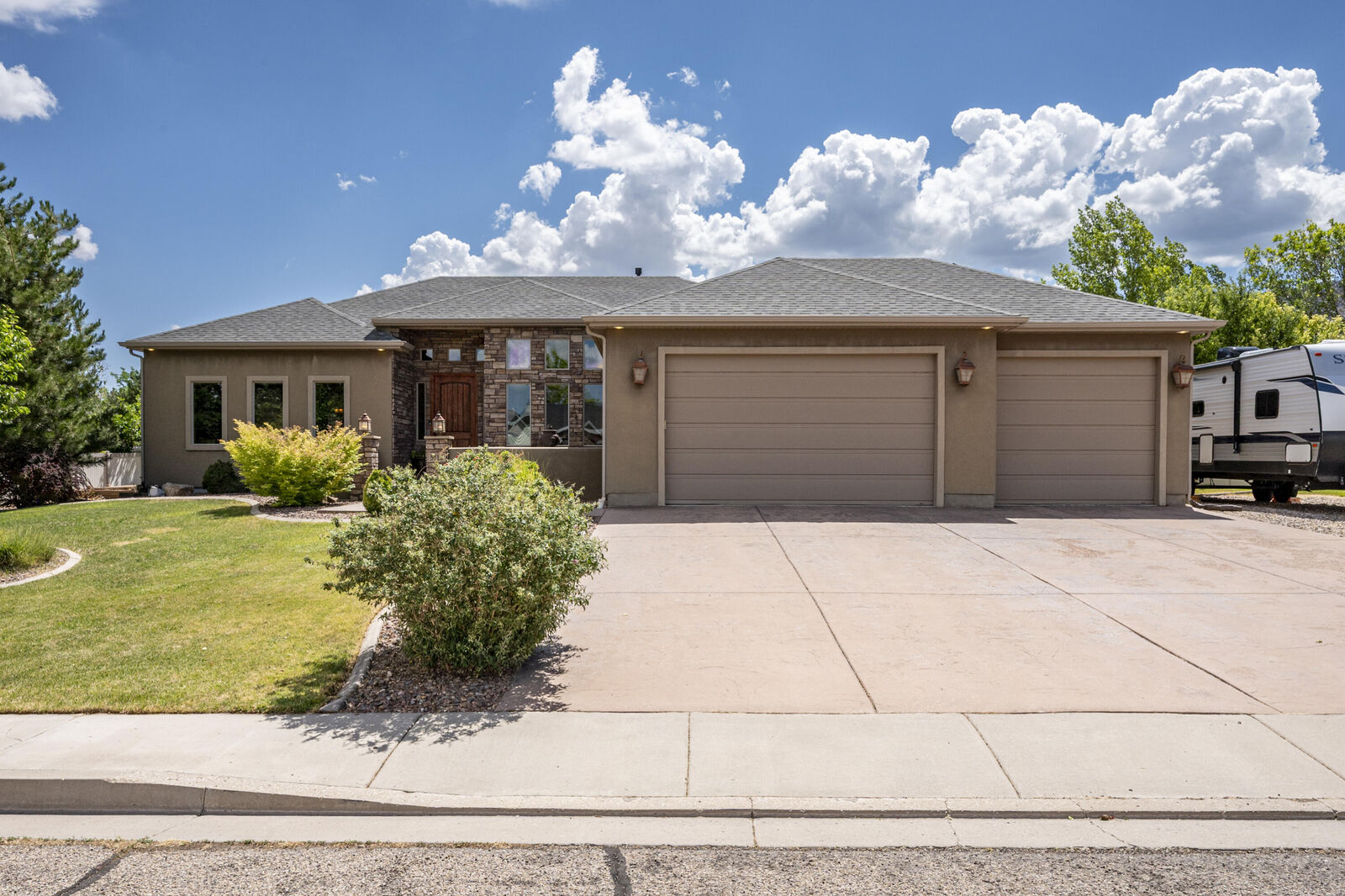 Property Photo:  5112 Mountian View Cir  UT 84721 