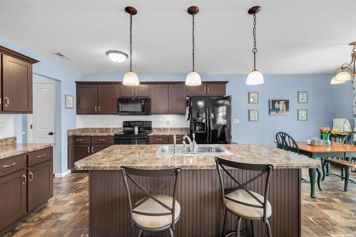 Property Photo:  605 Independence Street  IN 46721 