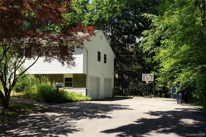 Property Photo:  22 Crosmour Road  NY 12572 
