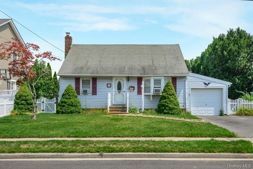 Property Photo:  18 Plymouth Road  NY 11758 