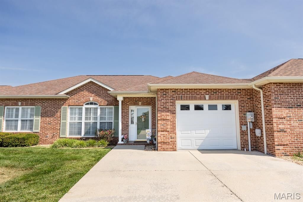Property Photo:  119 Saint Christopher Court  IL 62258 