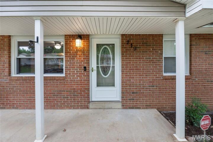 Property Photo: 219 Hillvale Street MO 63701