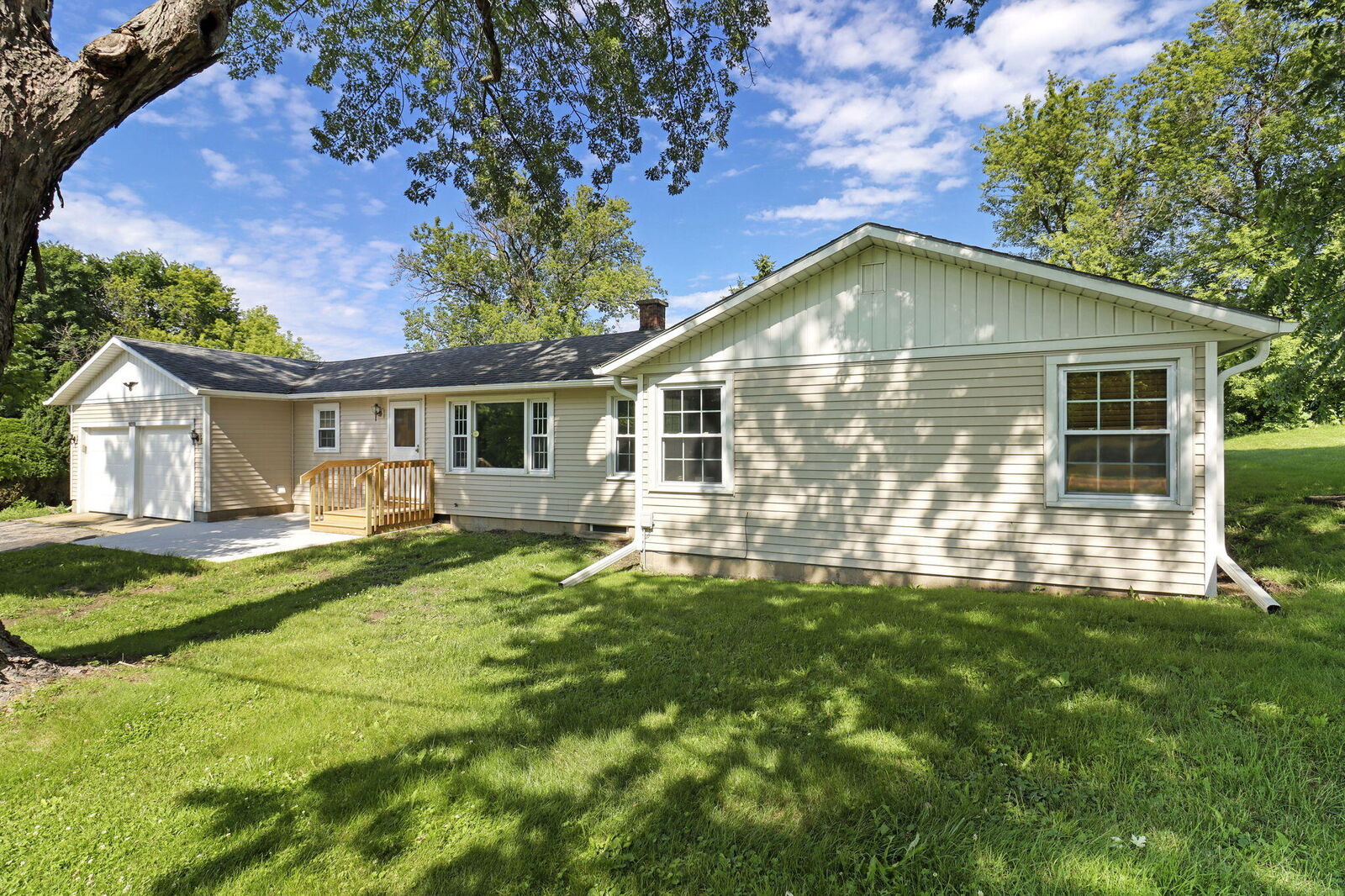 Property Photo: N6592 Lorraine Rd WI 53115