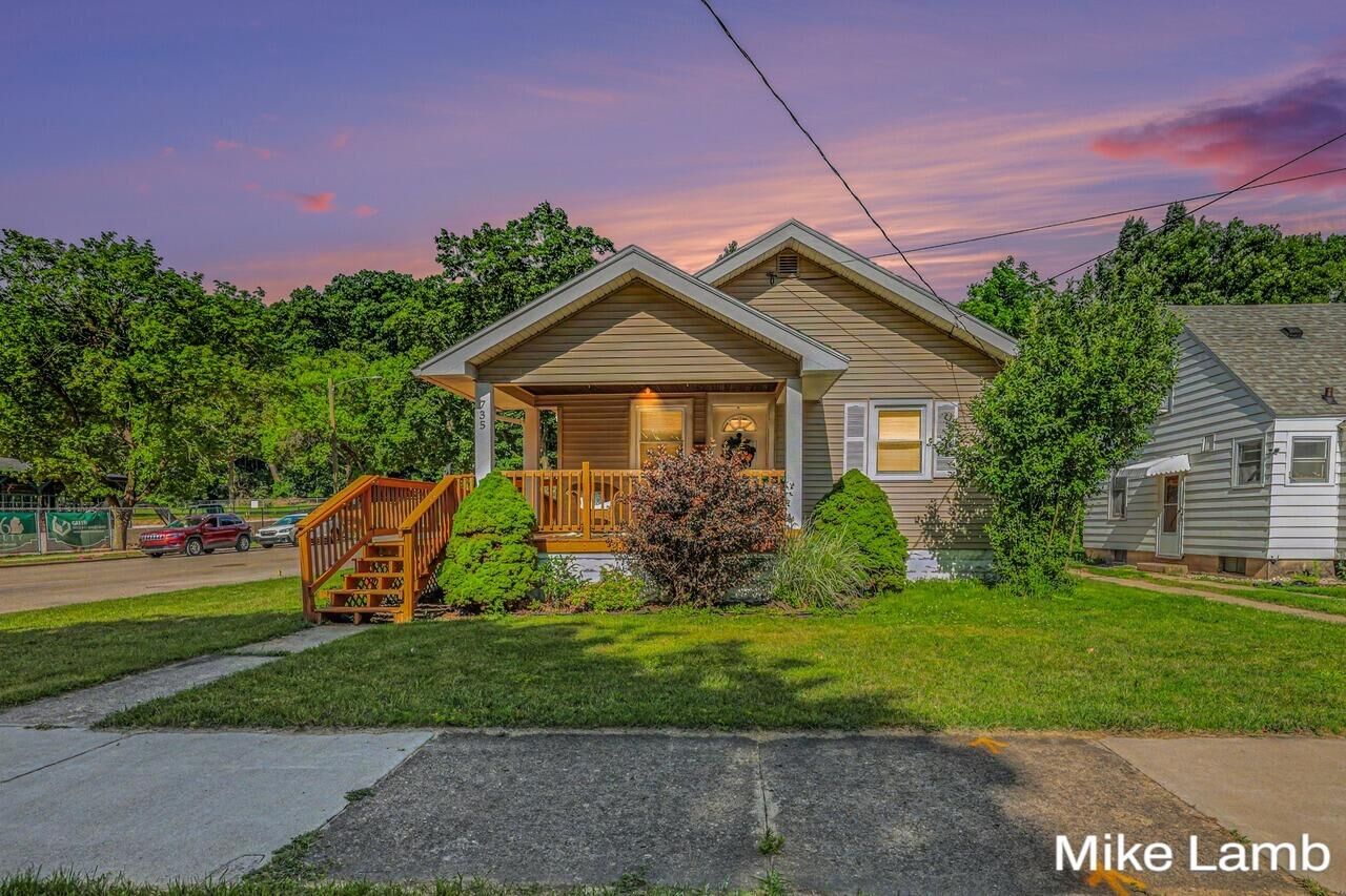 Property Photo:  735 Van Buren Avenue NW  MI 49504 