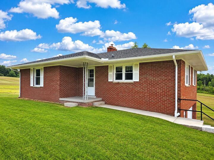 Property Photo:  18100 English Road  MI 48158 