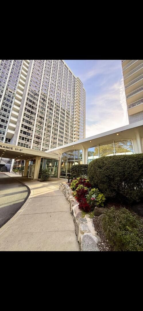 Property Photo:  4250 N Marine Drive 2414  IL 60613 