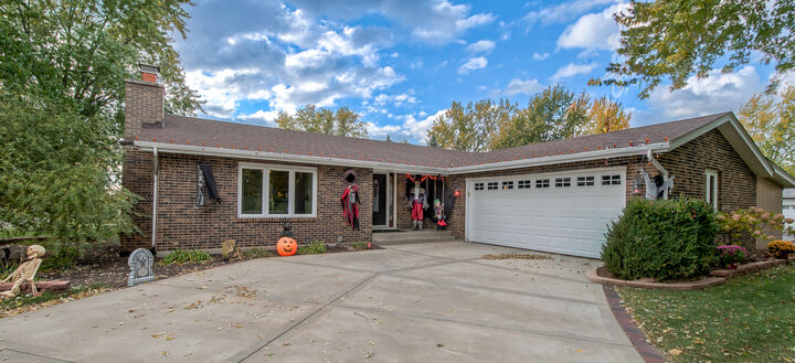 Property Photo:  1605 S Regan Road  IL 60451 