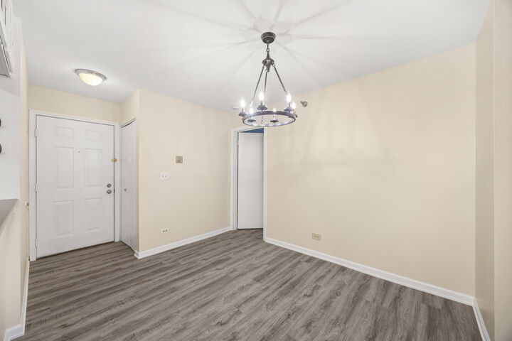 Property Photo:  214 Glengarry Drive 201  IL 60108 