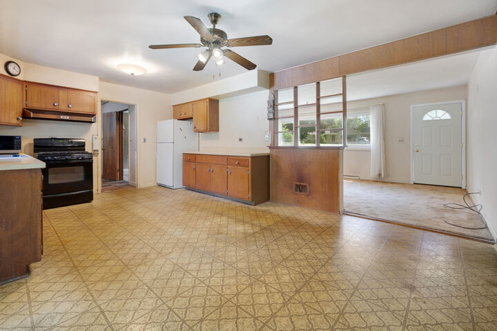 Property Photo: 12 E Elaine Circle IL 60070