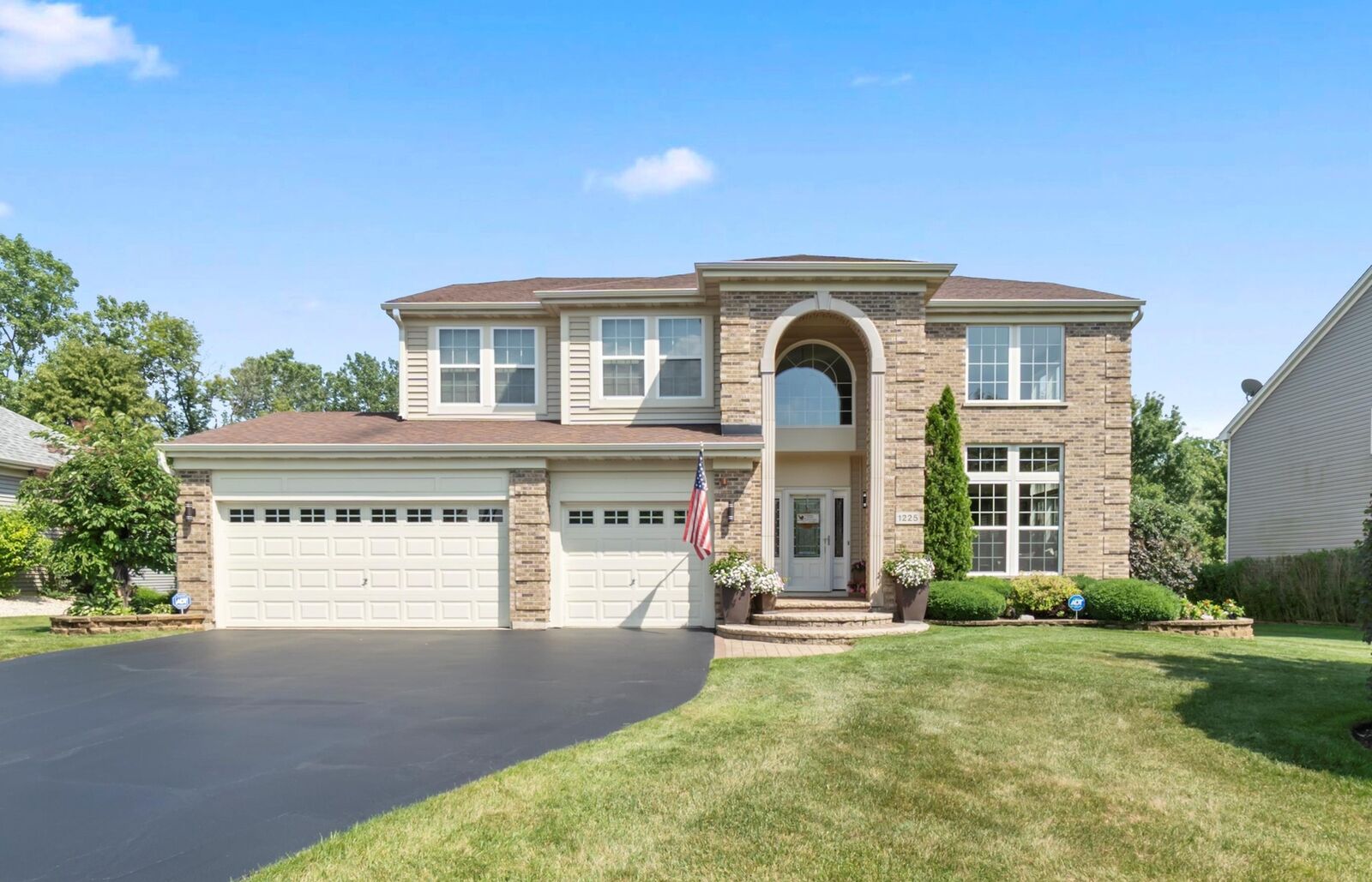 Property Photo:  1225 Mallard Lane  IL 60192 