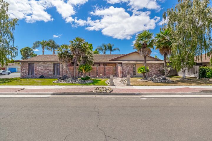 Property Photo:  1602 Venetian Drive  CA 95207 