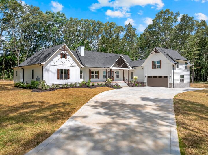 Property Photo: 453 Dogwood Ln TN 37355