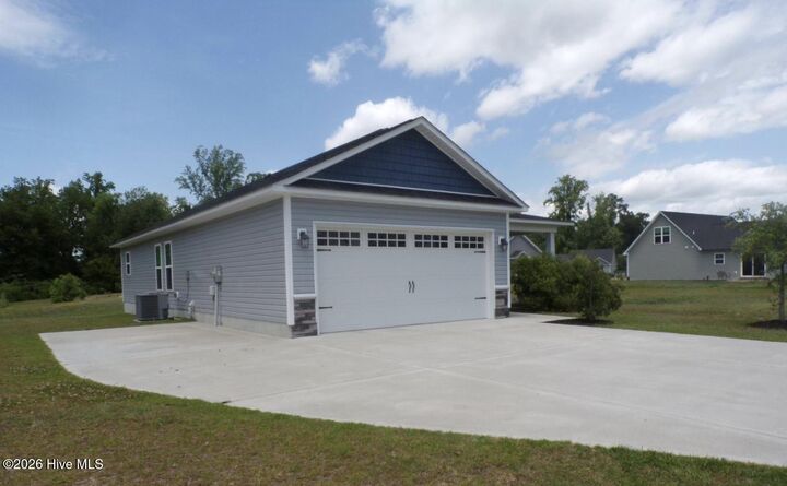 Property Photo: 127 Waterford Way NC 28555