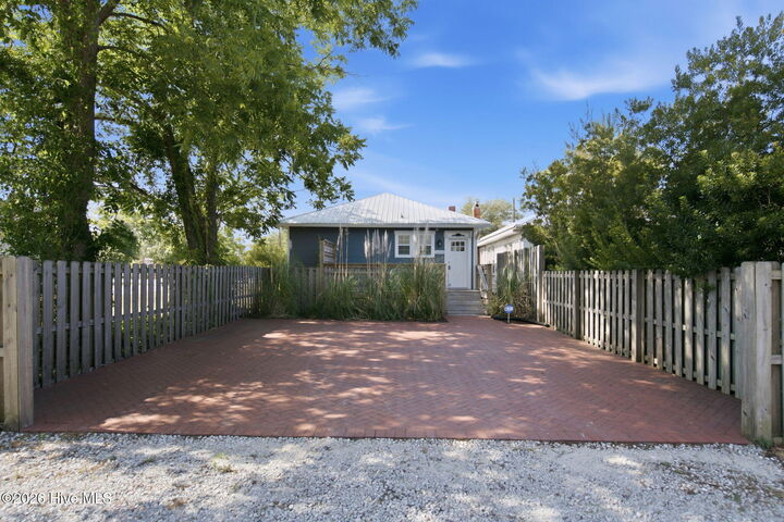 Property Photo:  1603 Castle Street  NC 28401 