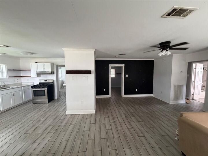 Property Photo: 421 Garden Road LA 70072