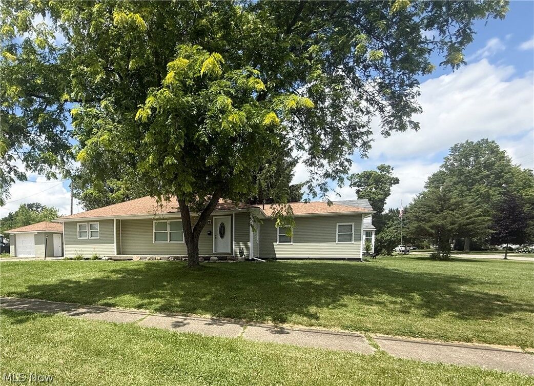 Property Photo: 419 Dickson Street OH 44090