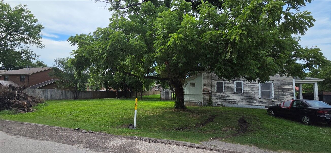Property Photo:  902 N Mount Olive Street  AR 72761 