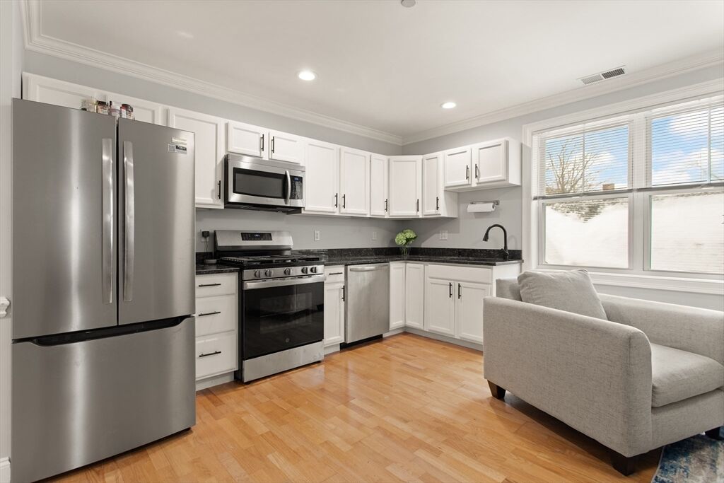Property Photo:  40 Hancock St 10  MA 02125 