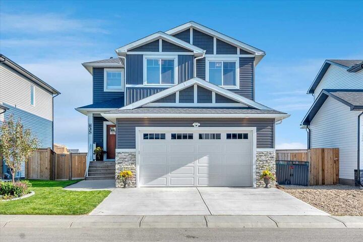 Property Photo: 835 Lakewood Circle AB T1P 0G7