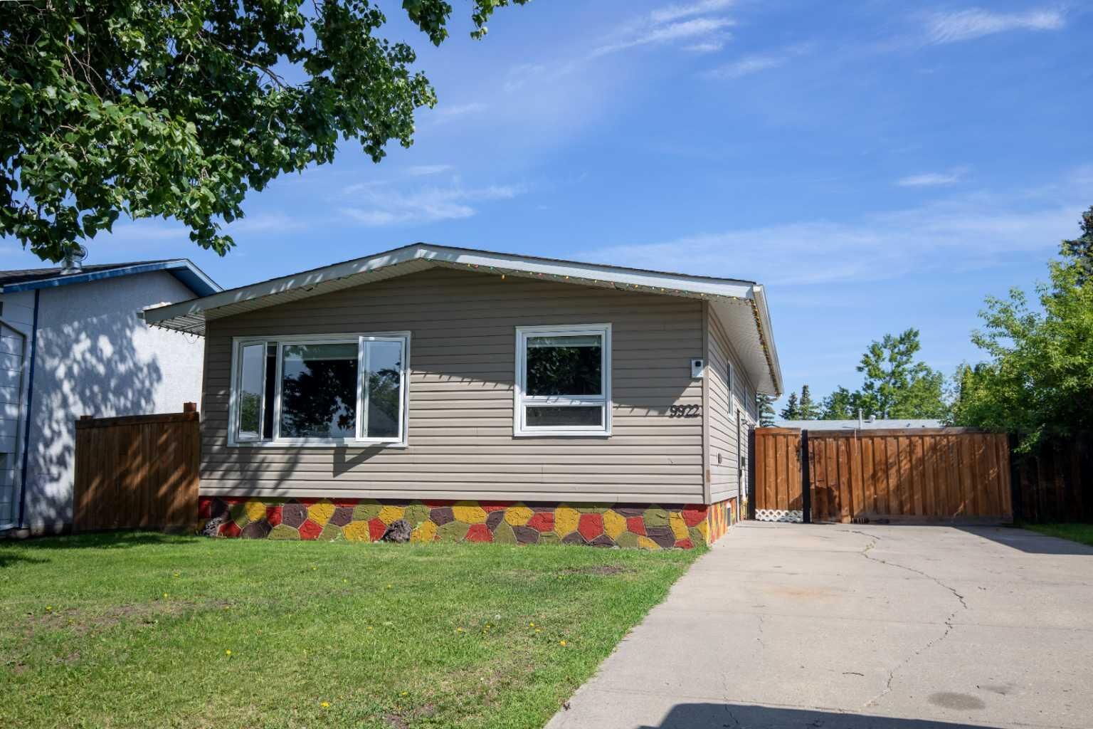 Property Photo:  9922 81 Avenue  AB T8V 3T2 