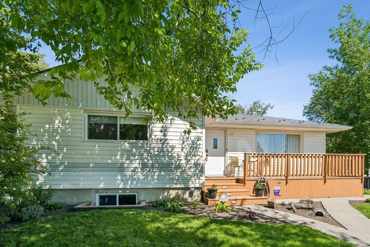 Photo de la propriété: 9403 Abbott Place SE AB T2J 0Z7