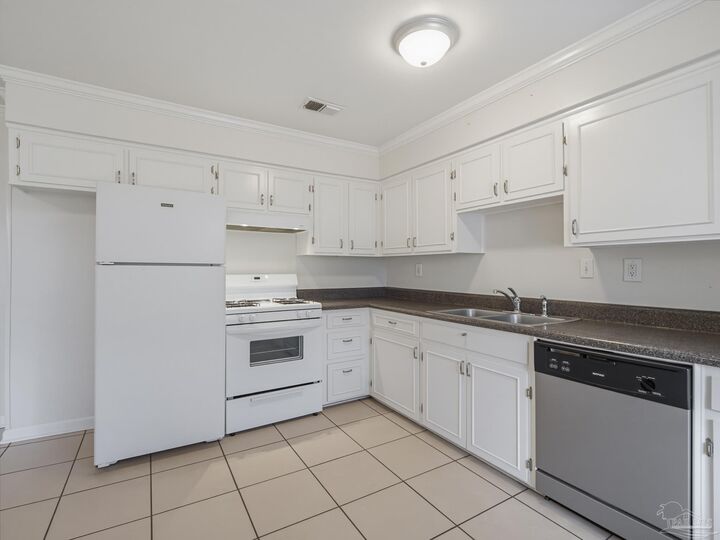Property Photo:  218 Betty Rd  FL 32507 