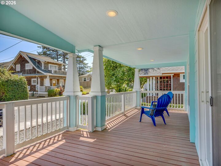 Property Photo:  240 11th Ave  OR 97138 